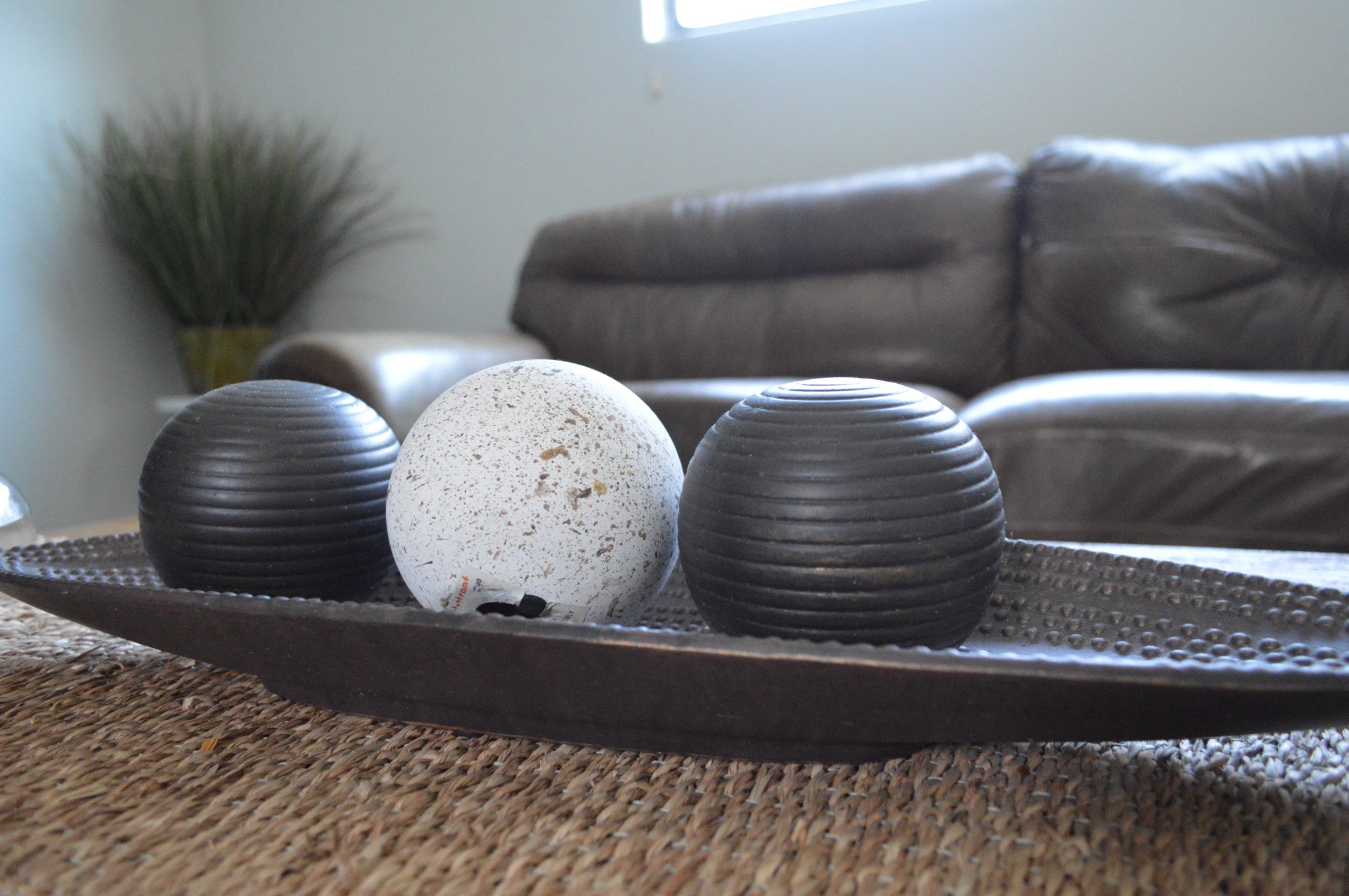 A relaxing lounge with decorative details